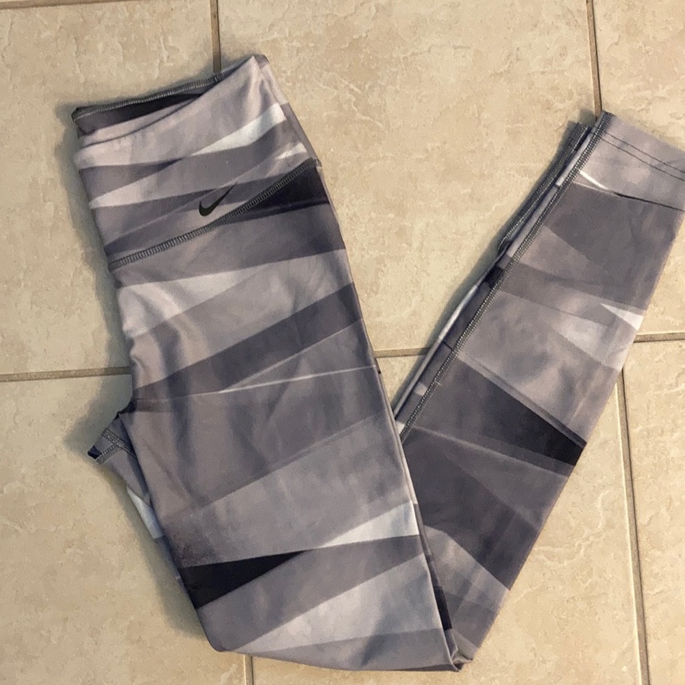 Nike grey-white-black pattern legging